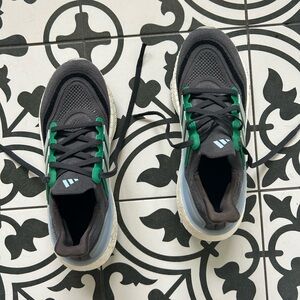 Men’s size 8 Addidas Ultraboost Sneakers